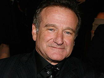 Robin Williams dies
